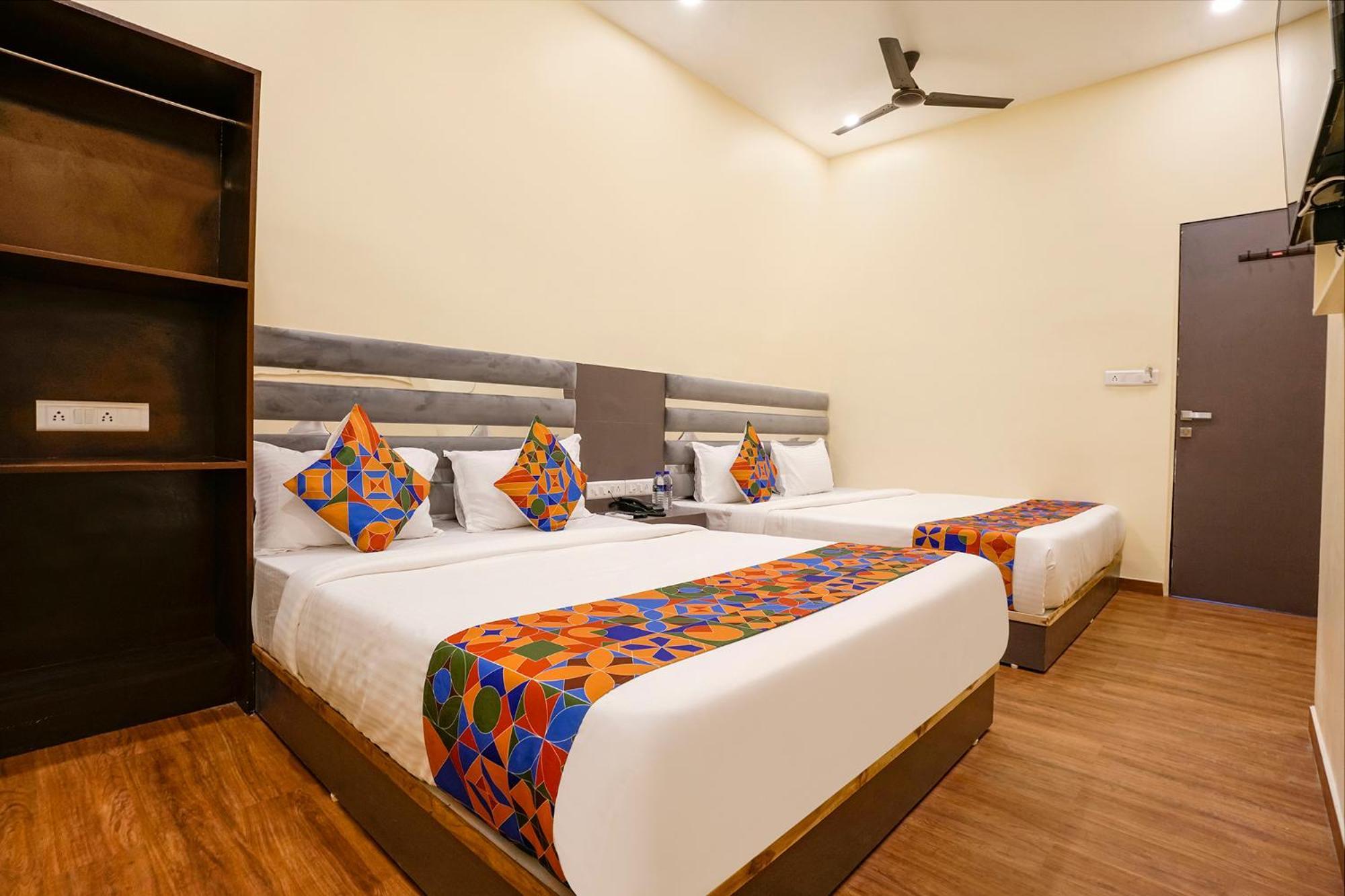 Fabhotel Aazad International - Nr International Airport Hotel