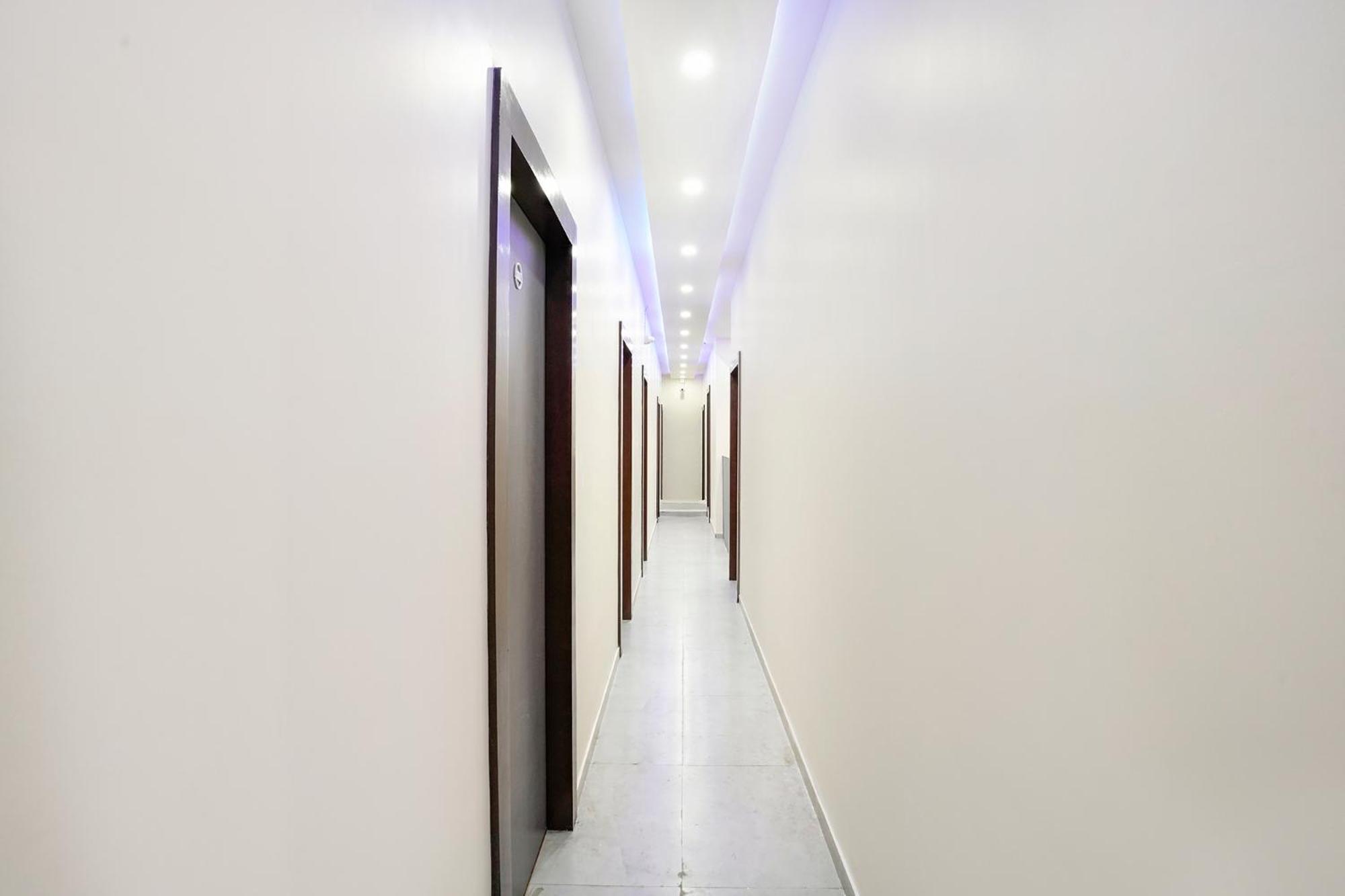 Fabhotel Aazad International - Nr International Airport