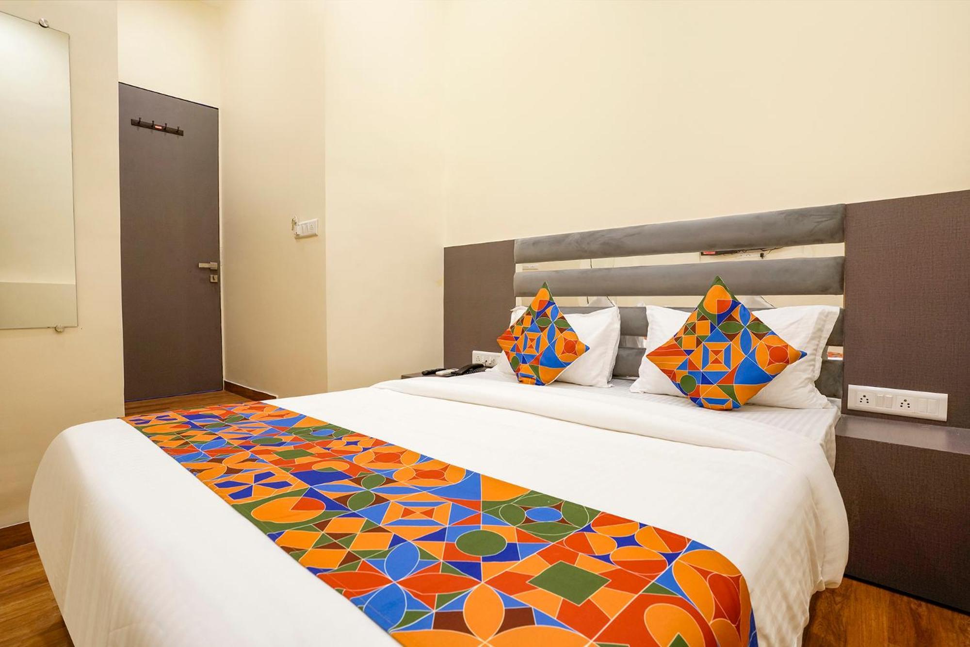 Fabhotel Aazad International - Nr International Airport Bombaj