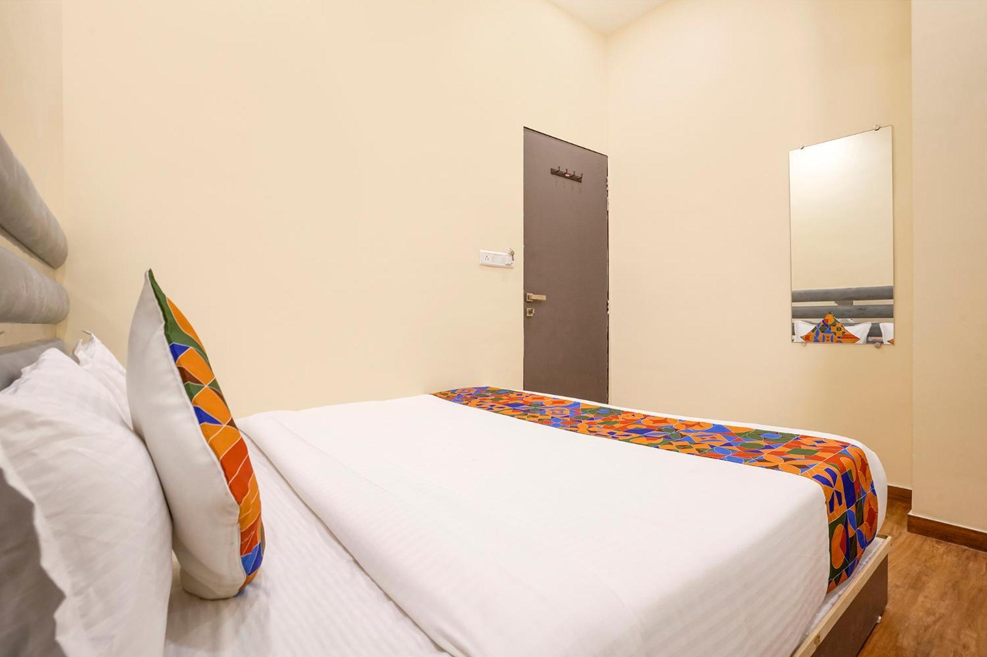 Fabhotel Aazad International - Nr International Airport Bombaj